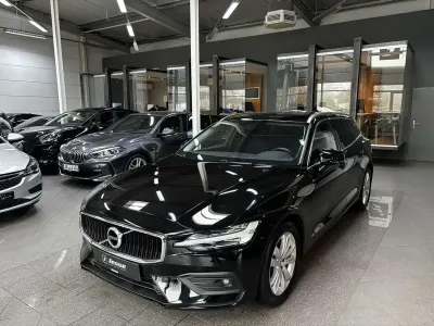 Gebraucht Volvo V60 Momentum 163 PS (119 kW) 2020 Black solid Kombi
