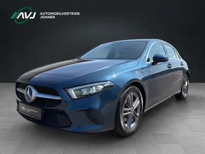 Gebraucht Mercedes A200 Progressive 163 PS (119 kW) 2020 Blau Limousine