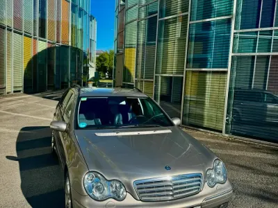 Używany Mercedes C320 Sport Edition 224 KM (164 kW) 2006 Złoty Kombi
