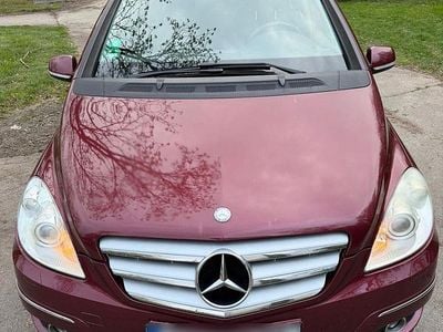 Usata Mercedes B200 136 CV (100 kW) 2010 Rosso Monovolume