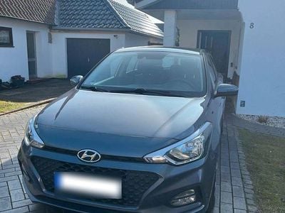 Gebraucht Hyundai i20 Active 84 PS (61 kW) 2018 Grau Kleinwagen