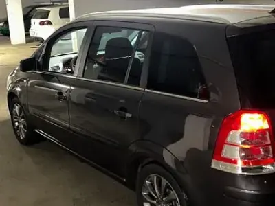 Gebraucht Opel Zafira Edition 140 PS (102 kW) 2010 Grau Van / Kleinbus