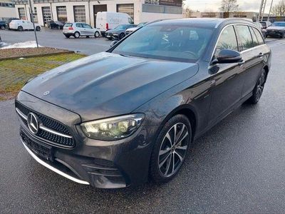 Grau Gebraucht 2020 Mercedes E300 AMG line Limousine | 25.995 € (Fairer Preis)