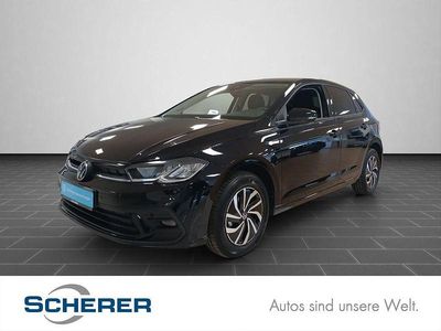 Deep black perleffekt (metallic) Gebraucht 2025 VW Polo Life Limousine | 20.900 € (Guter Preis)