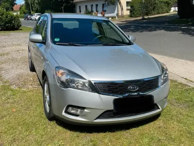 Gebraucht Kia Ceed Sportswagon 90 PS (66 kW) 2012 Silber Kombi