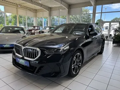 Gebraucht BMW 520 M Sport 197 PS (144 kW) 2024 Schwarz Kombi