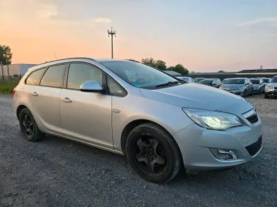 Gebraucht Opel Astra 125 PS (91 kW) 2012 Grau Kombi