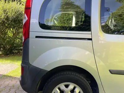 Gebraucht Renault Kangoo Expression 106 PS (77 kW) 2010 Silber Van / Kleinbus