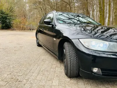Gebraucht BMW 318 143 PS (105 kW) 2012 Schwarz Kombi