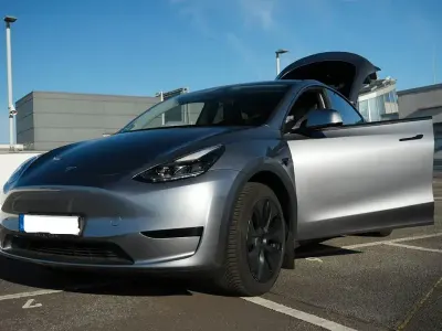 Gebraucht Tesla Model Y Long Range RWD 219 kW (299 PS) 2024 Grau SUV