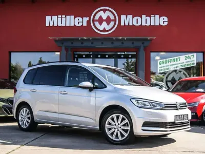 Gebraucht VW Touran Comfortline 150 PS (110 kW) 2022 Reflexsilber metallic Van / Kleinbus