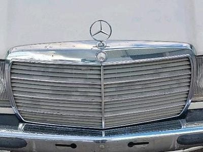 Gebraucht Mercedes 200 60 PS (44 kW) 1983 Weiß Limousine
