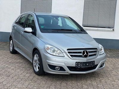 Gebraucht Mercedes B180 116 PS (85 kW) 2010 Silber Van / Kleinbus