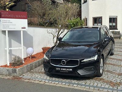 Gebraucht Volvo V60 Momentum 190 PS (139 kW) 2020 Schwarz Kombi
