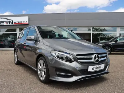 Gebraucht Mercedes B200 156 PS (114 kW) 2018 Mountaingrau  met. Kleinwagen