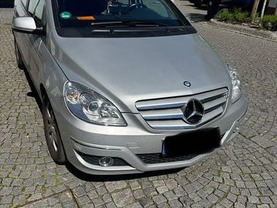 Usata Mercedes B180 116 CV (85 kW) 2011 Argento Monovolume