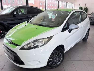 Gebraucht Ford Fiesta Ambiente 60 PS (44 kW) 2012 Weiß Kleinwagen