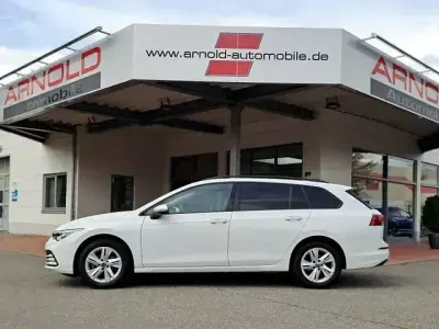 Używany VW Golf VIII 131 KM (96 kW) 2022 Biały Kombi