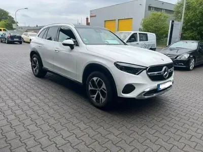 Gebraucht Mercedes GLC300e 204 PS (150 kW) 2024 Weiß SUV