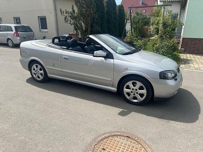 Second-hand Opel Astra Cabriolet Edition 147 CP (108 kW) 2002 Argintiu Cabrio