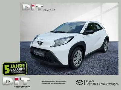 Gebraucht Toyota Aygo X X-play 72 PS (52 kW) 2024 Schneeweiß SUV