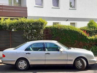 Mercedes E220
