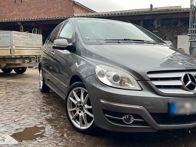 Second-hand Mercedes B180 Avantgarde 109 CP (80 kW) 2011 Gri Monovolum