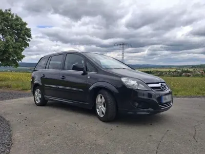 Używany Opel Zafira Family 125 KM (91 kW) 2011 Czarny Minivan
