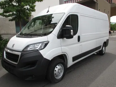 Gebraucht Peugeot Boxer 140 PS (102 kW) 2023 Weiß Van