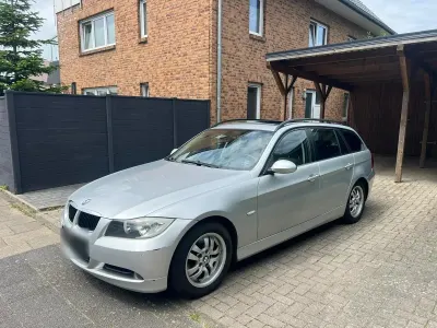 Gebraucht BMW 320 143 PS (105 kW) 2007 Grau Kombi
