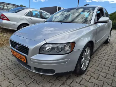 Gebraucht Volvo S40 Momentum 170 PS (125 kW) 2005 Silver metallic / metallic Limousine