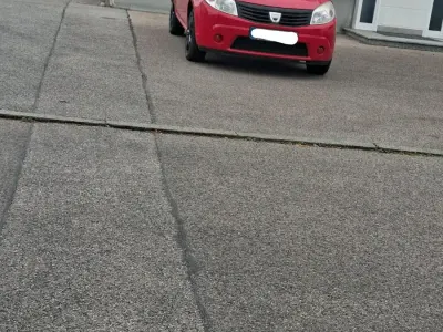 Gebraucht Dacia Sandero 75 PS (55 kW) 2009 Rot Limousine