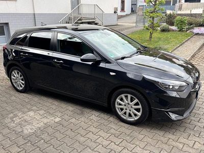 Second-hand Kia Ceed Edition 7 120 CP (88 kW) 2022 Negru Hatchback