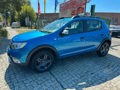 Używany Dacia Sandero Celebration 90 KM (66 kW) 2017 Niebieski Hatchback