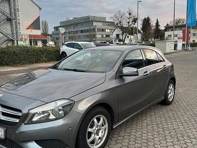 Gebraucht Mercedes 180 80 PS (58 kW) 2014 Grau Limousine