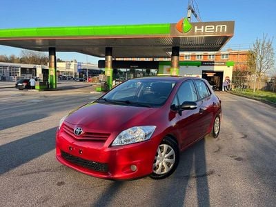 Usata Toyota Auris Basis 90 CV (66 kW) 2011 Rosso Utilitaria
