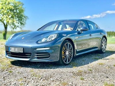 Porsche Panamera 4
