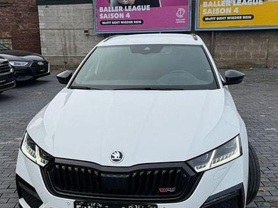 Weiß Gebraucht 2022 Skoda Octavia RS Kombi | 23.900 € (Guter Preis)