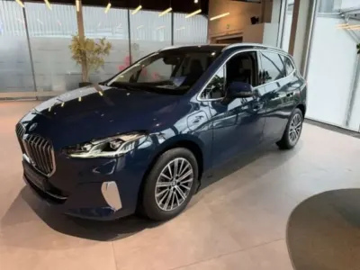 Nowe BMW 225 Luxury Line 245 KM (180 kW) 2026 Niebieski Kombi