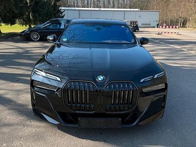 Second-hand BMW 740 M Sport 299 CP (219 kW) 2024 Negru Berlinǎ
