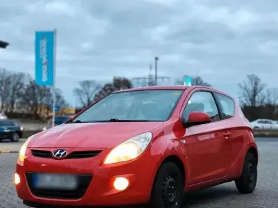 Gebraucht Hyundai i20 Style 101 PS (74 kW) 2009 Rot Kleinwagen