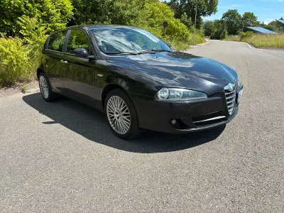 Gebraucht Alfa Romeo 147 105 PS (77 kW) 2008 Schwarz Kleinwagen