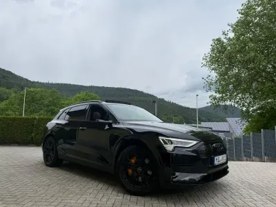 Używany Audi e-tron Sport 300 kW (408 KM) 2022 Czarny SUV
