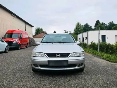 Gebraucht Opel Vectra 116 PS (85 kW) 2001 Silber Limousine