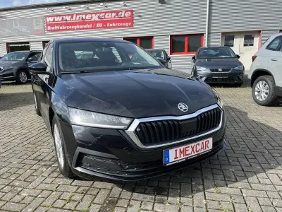 Używany Skoda Octavia Active 116 KM (85 kW) 2023 Czarny Sedan/Limuzyna