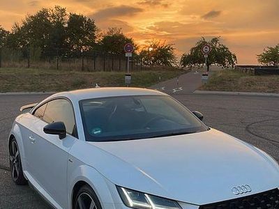 Gebraucht Audi TTS Competition 145 PS (106 kW) 2019 Weiß Coupé