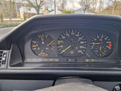 Gebraucht Mercedes 230 131 PS (96 kW) 1987 Silber Limousine