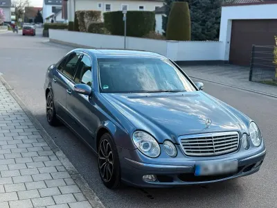 Gebraucht Mercedes E220 Elegance 150 PS (110 kW) 2002 Blau Limousine