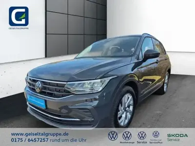Gebraucht VW Tiguan Life 131 PS (96 kW) 2024 Grau SUV