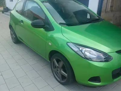 Gebraucht Mazda 2 70 PS (51 kW) 2008 Grün Kleinwagen